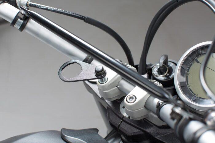 SW-MOTECH Piastra di montaggio per accendisigari M8 Per attacco manubrio con vite M8 - immagine 2