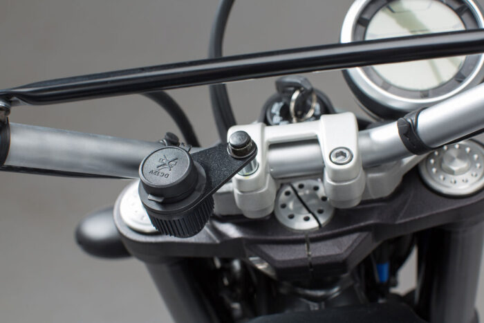 SW-MOTECH Piastra di montaggio per accendisigari M8 Per attacco manubrio con vite M8 - immagine 4