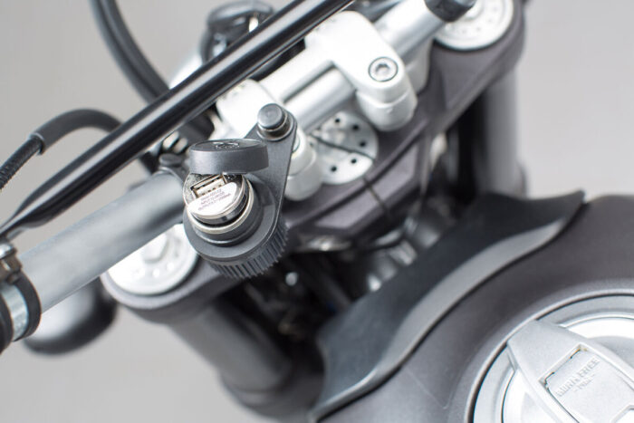 SW-MOTECH Piastra di montaggio per accendisigari M8 Per attacco manubrio con vite M8 - immagine 5