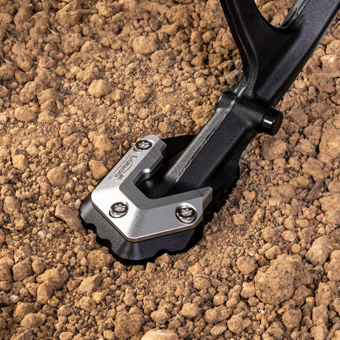 Loboo Estensione Cavalletto laterale BMW R1300GS (2023-) | Adventure (2024-) | Installazione senza fori - immagine 2