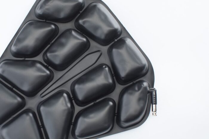 SW-MOTECH Cuscino comfort TRAVELLER SMART Nero 33,5 x 38 cm Con imbott ad aria in poliur - immagine 2